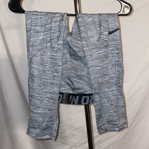 Nike - Picture 2 of 6